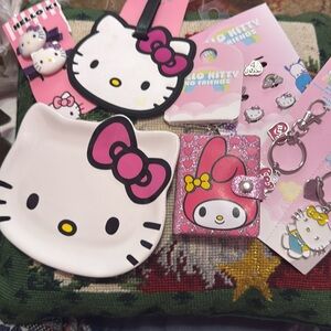 Brand new 6 pieces Hello Kitty and Friends accessories set+ gift for mom